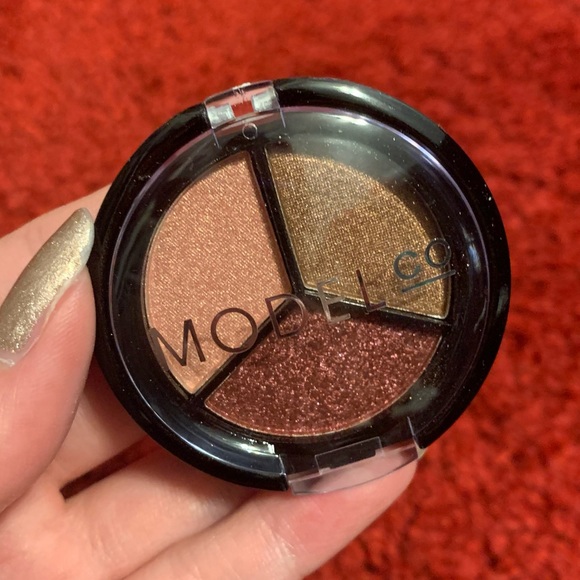 Model Co Metallic Eyeshadow Trio in Mykonos - Picture 3 of 4